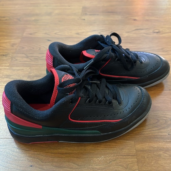 Air Jordan nike retro low style boys sneakers. - Picture 4 of 11